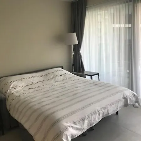 Renovated With Swimming Pool Within Walking Distance Of The T127 Apartamento *