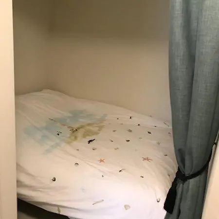 Renovated With Swimming Pool Within Walking Distance Of The T127 Apartamento Ostend