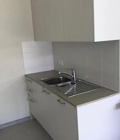 Renovated With Swimming Pool Within Walking Distance Of The T127 Apartamento